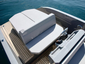 625ff156814e326644d1f081_rand-boats-catalogue-download-sun-deck-2